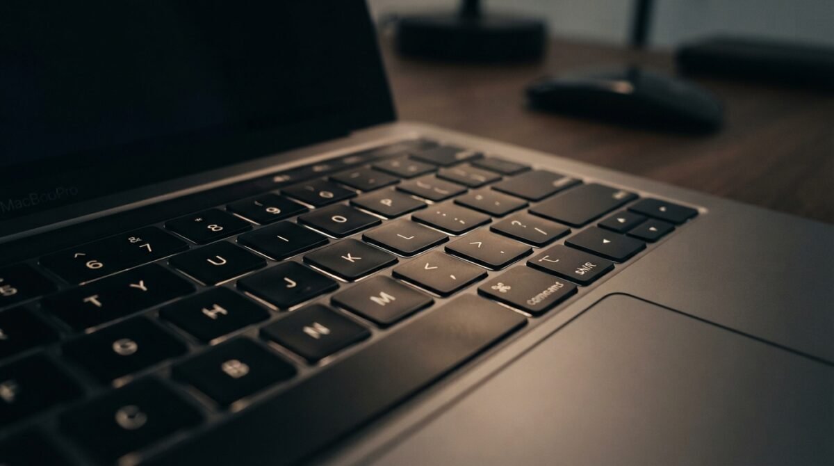 HP ProBook 640 G5/G6 | Core i5 8th Gen | 8GB RAM (Upgradable) | 256GB SSD | Backlit Keyboard | Professional Business Laptop - Image 4