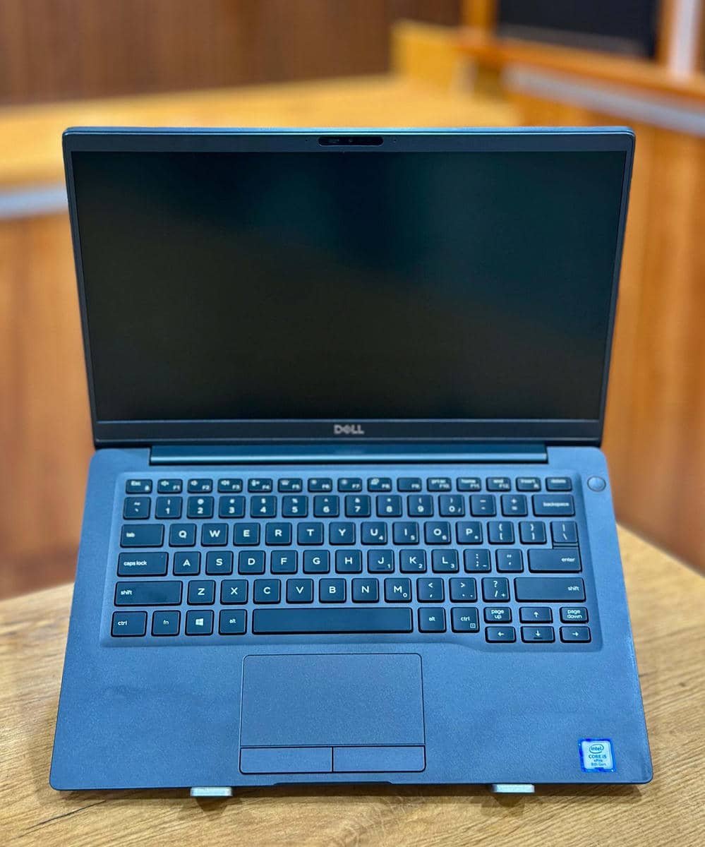 E750DC23-32DE-4C5C-A6BE-ABE69ECECB20.jpg Dell Latitude 7400, Core i5 8th Gen, Carbon Fibre, Like New - Image 1