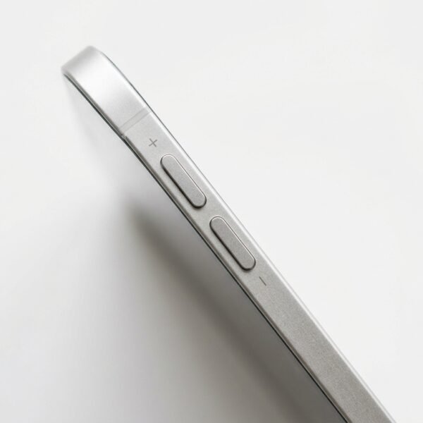 Apple iPad 8th Generation 10.2" | 32GB, Silver, Factory Unlocked - Image 3